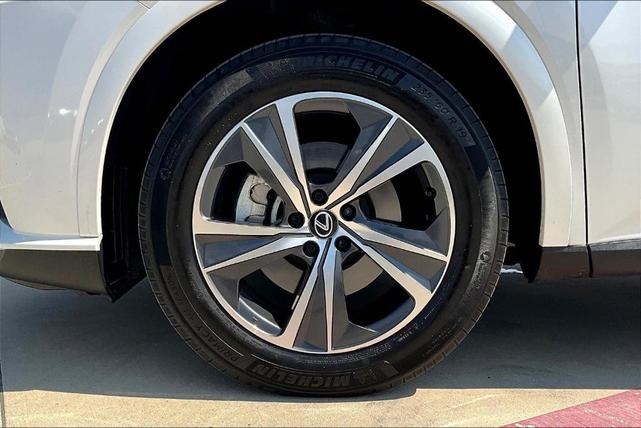 Photo of 2023 Eminent White Pearl Lexus RX 350