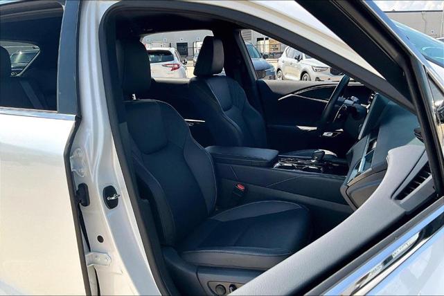 Photo of 2023 Eminent White Pearl Lexus RX 350