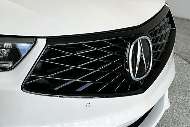 Photo of 2025 Platinum White Pearl Acura RDX