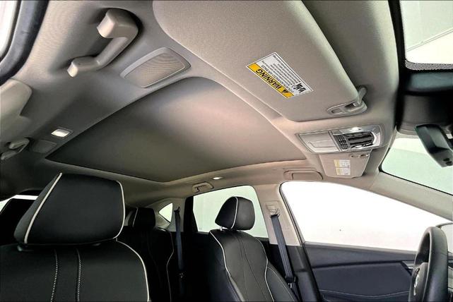 Photo of 2025 Platinum White Pearl Acura RDX