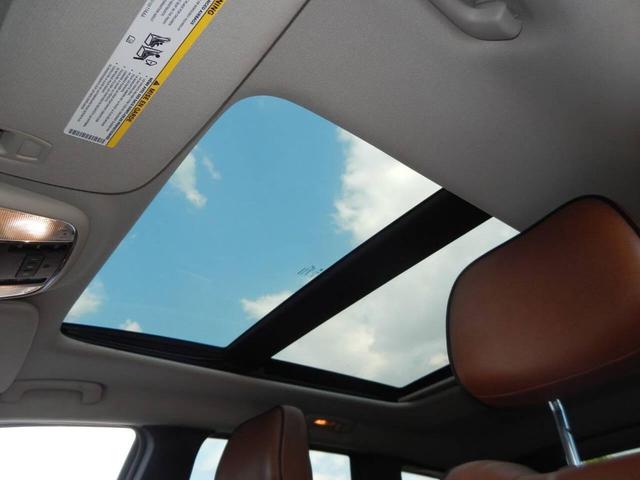 Photo of 2011 Green Jeep Grand Cherokee