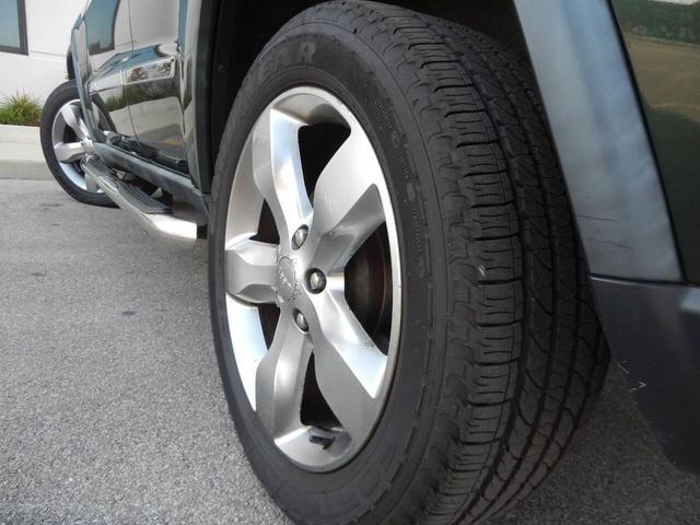 Photo of 2011 Green Jeep Grand Cherokee