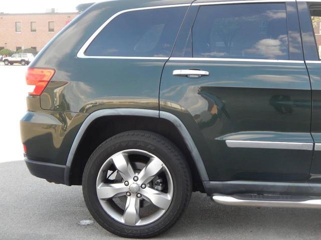 Photo of 2011 Green Jeep Grand Cherokee