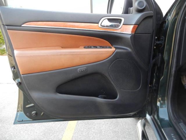 Photo of 2011 Green Jeep Grand Cherokee