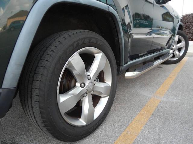Photo of 2011 Green Jeep Grand Cherokee