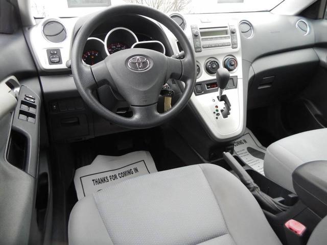 Photo of 2009 Gray Toyota Matrix