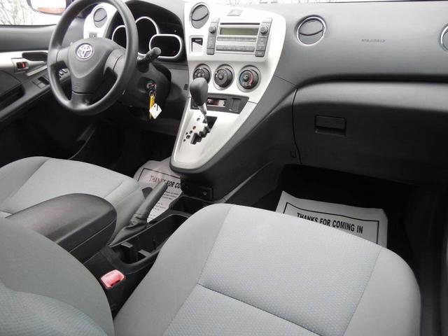Photo of 2009 Gray Toyota Matrix