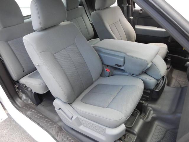 Photo of 2011 White Ford F-150