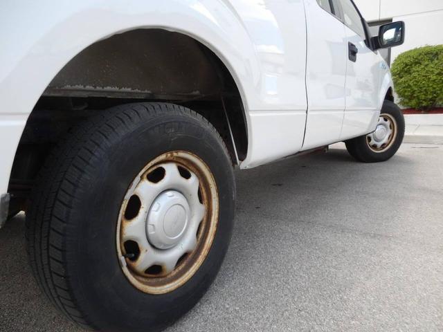 Photo of 2011 White Ford F-150
