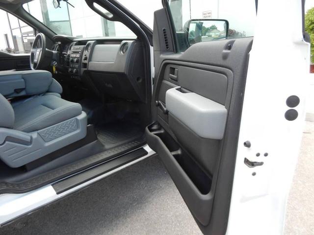 Photo of 2011 White Ford F-150