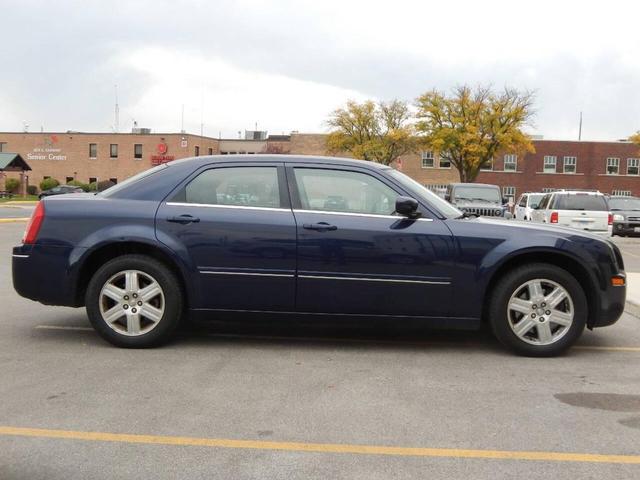 Photo of 2005 Blue Chrysler 300