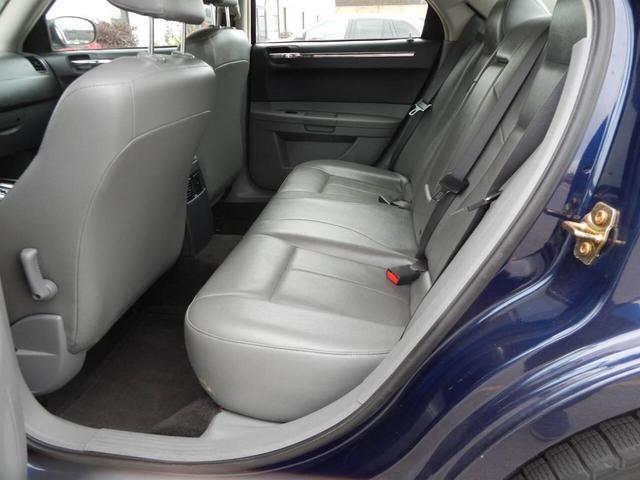 Photo of 2005 Blue Chrysler 300