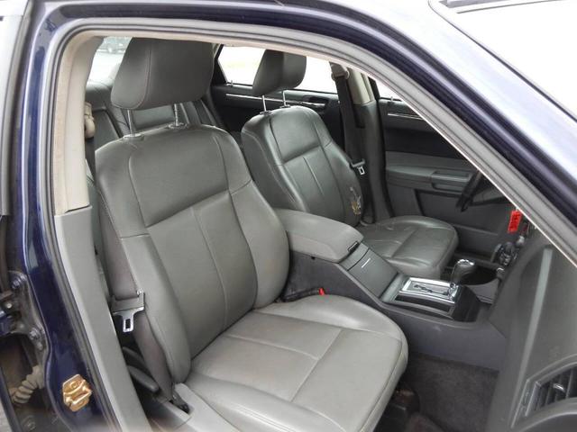Photo of 2005 Blue Chrysler 300