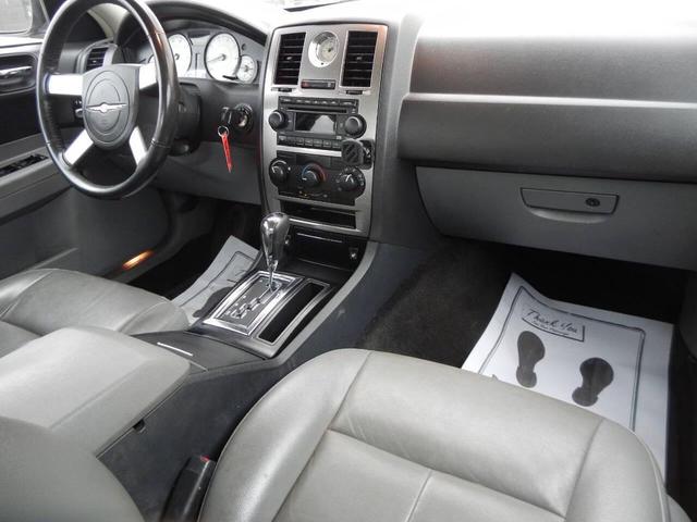 Photo of 2005 Blue Chrysler 300