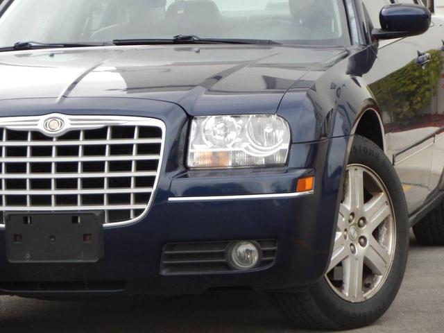 Photo of 2005 Blue Chrysler 300