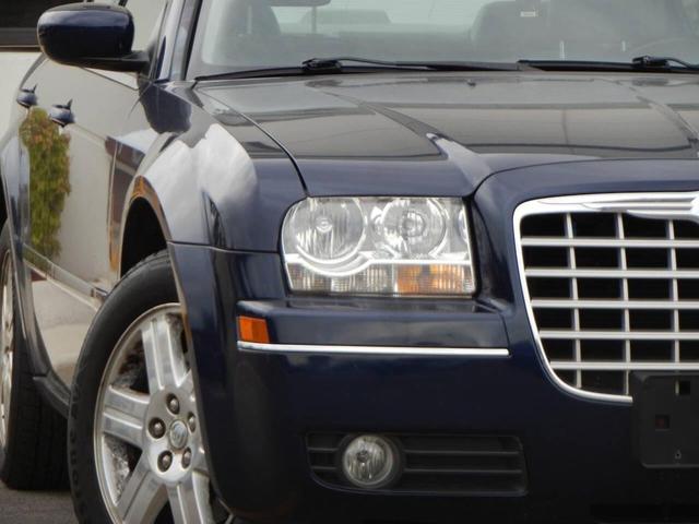 Photo of 2005 Blue Chrysler 300