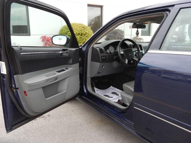 Photo of 2005 Blue Chrysler 300