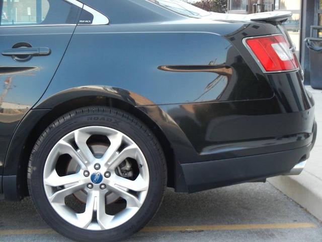 Photo of 2010 Black Ford Taurus