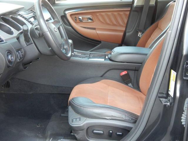 Photo of 2010 Black Ford Taurus
