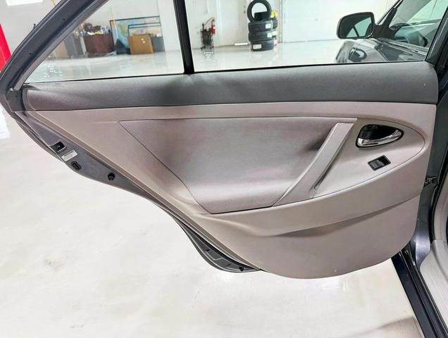 Photo of 2008 Magnetic Gray Metallic Toyota Camry