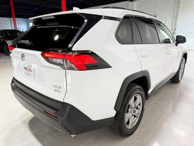 Photo of 2024 Ice Cap Toyota RAV4