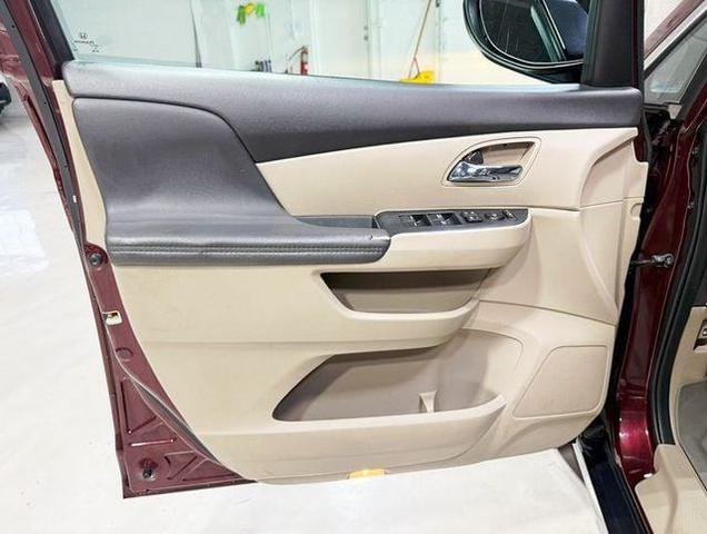 Photo of 2015 Dark Cherry Pearl Honda Odyssey