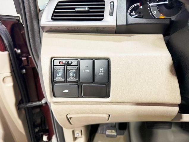 Photo of 2015 Dark Cherry Pearl Honda Odyssey