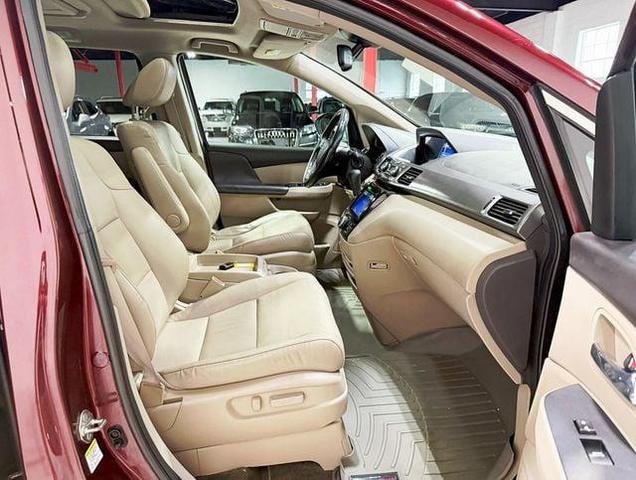 Photo of 2015 Dark Cherry Pearl Honda Odyssey