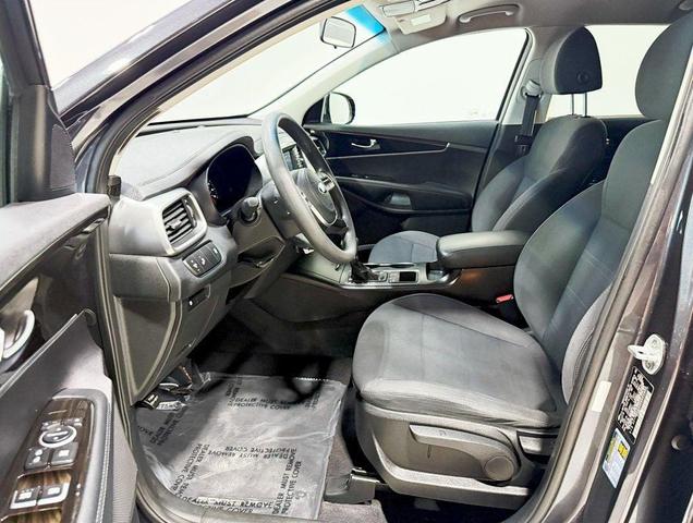 Photo of 2019 Platinum Graphite Kia Sorento