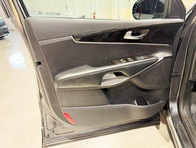 Photo of 2019 Platinum Graphite Kia Sorento