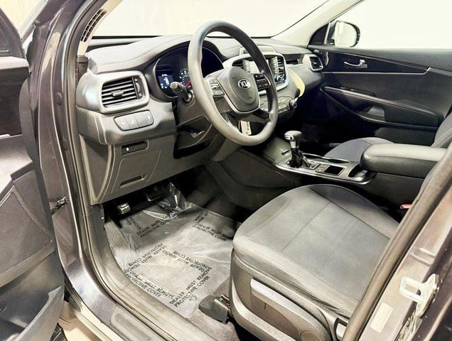 Photo of 2019 Platinum Graphite Kia Sorento