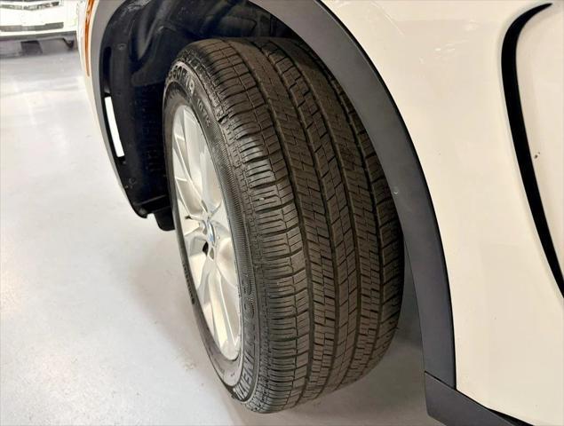Photo of 2016 Alpine White BMW X5
