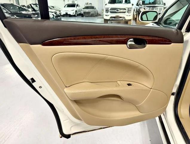 Photo of 2011 White Opal Buick Lucerne
