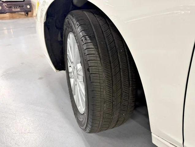 Photo of 2011 White Opal Buick Lucerne
