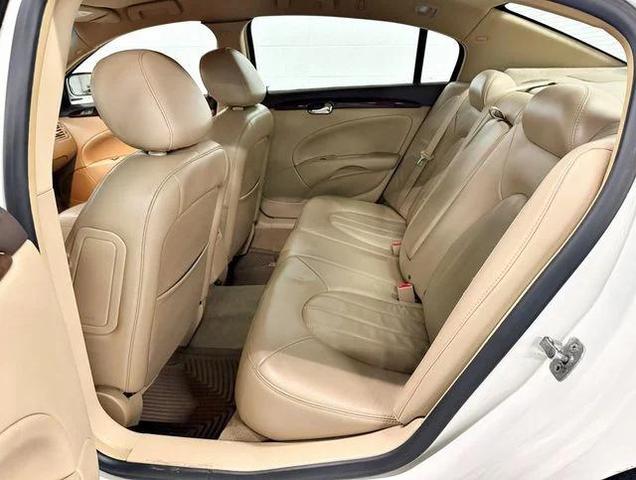 Photo of 2011 White Opal Buick Lucerne