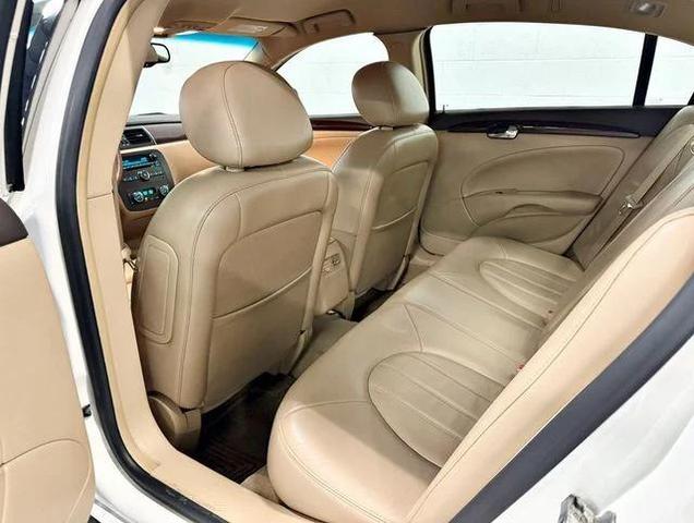 Photo of 2011 White Opal Buick Lucerne
