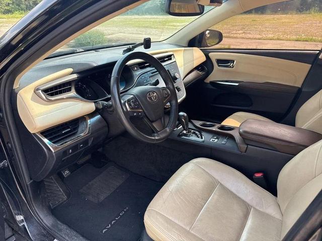 Photo of 2016 Midnight Black Metallic Toyota Avalon
