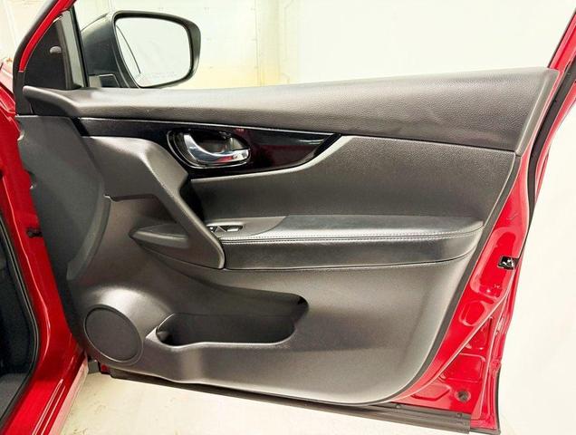 Photo of 2017 Palatial Ruby Nissan Rogue Sport