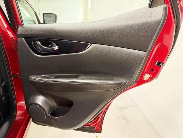 Photo of 2017 Palatial Ruby Nissan Rogue Sport