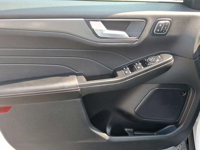 Photo of 2024 Oxford White Ford Escape