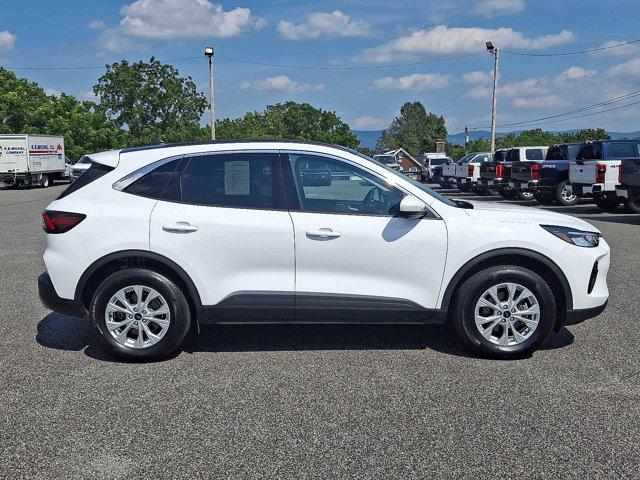 Photo of 2024 Oxford White Ford Escape