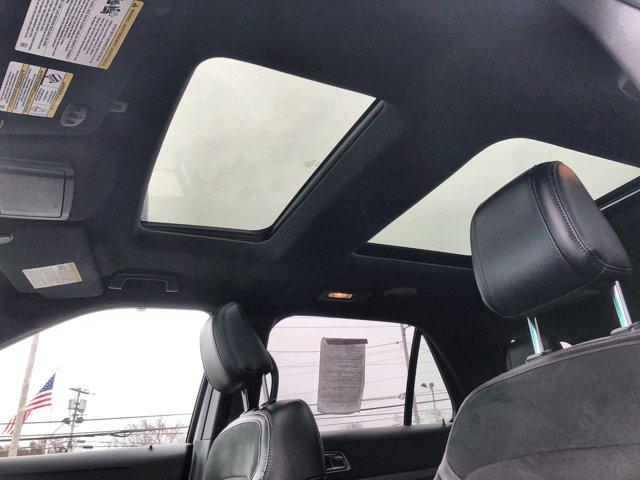 Photo of 2018 White Platinum Metallic Tri-Coat Ford Explorer
