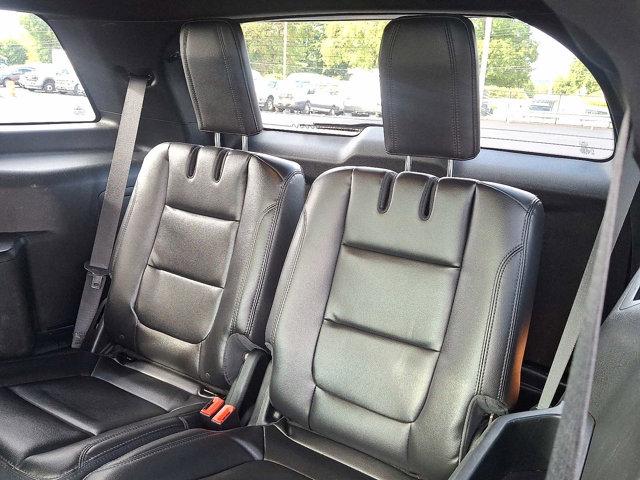 Photo of 2018 White Platinum Metallic Tri-Coat Ford Explorer
