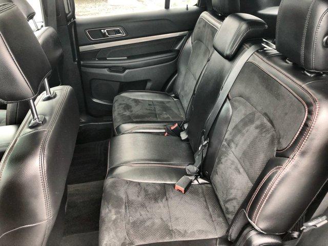 Photo of 2018 White Platinum Metallic Tri-Coat Ford Explorer