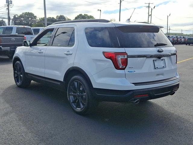 Photo of 2018 White Platinum Metallic Tri-Coat Ford Explorer