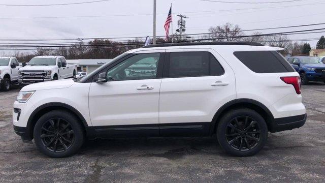 Photo of 2018 White Platinum Metallic Tri-Coat Ford Explorer