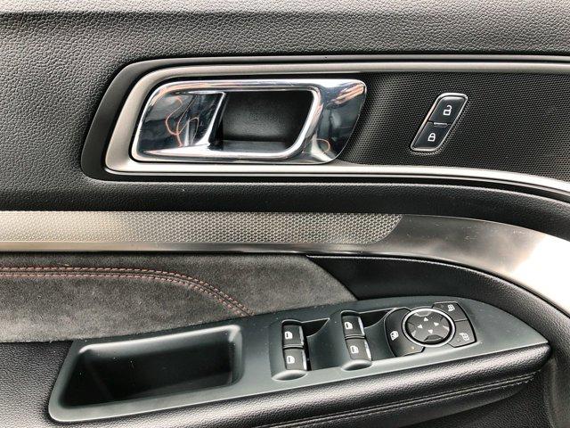 Photo of 2018 White Platinum Metallic Tri-Coat Ford Explorer