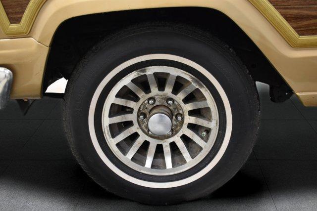 Photo of 1987 Gold Jeep Grand Wagoneer