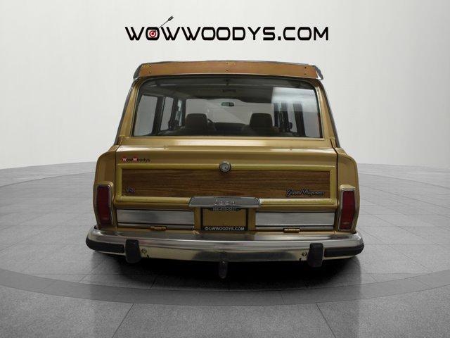 Photo of 1987 Gold Jeep Grand Wagoneer