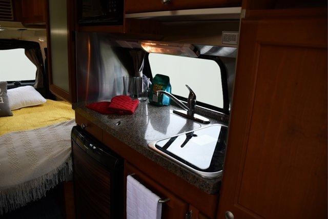 Photo of 2008 Summit White Chevrolet Express 3500